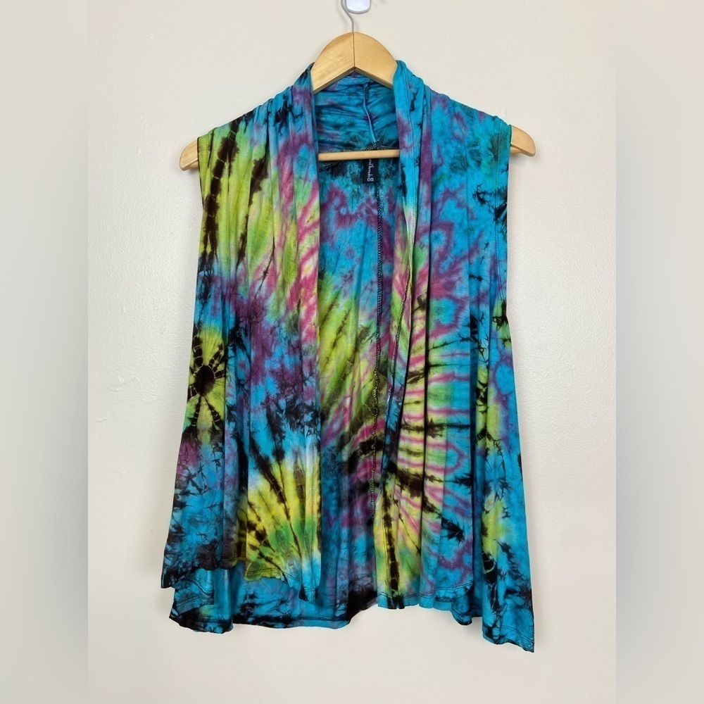 NWT SACRED THREADS OPEN FRONT ONE SIZE TIE DYE SLEEVELESS CARDIGAN VEST